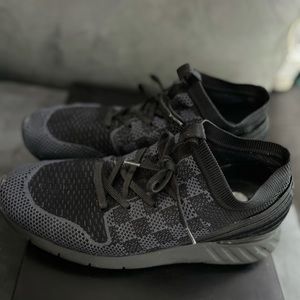 Use original Louis Vuitton Sneakers